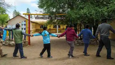 Escuela de Cerro Alto: la Justicia intervino y ahora la Provincia promete un cambio en el transporte