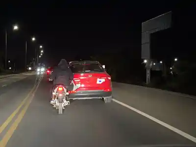 La insólita maniobra en la ruta al aeropuerto que dejó a todos con la boca abierta