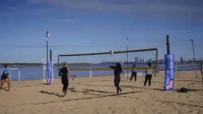La Florida, un club a cielo abierto: más de mil personas entrenan cada día en la playa