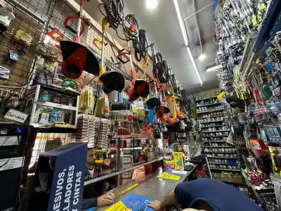Robó una ferretería en Capital y en la fuga dejó un rastro que delata su apuro