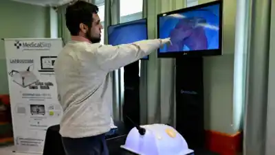 Bariloche apunta a ser pionera en cirugía robótica en Río Negro: qué falta para el primer robot
