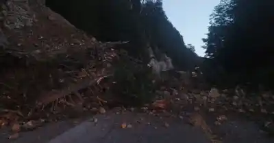 Un derrumbe complica el tránsito en la Ruta 40: piden evitar la zona