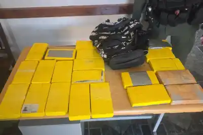 Escondieron casi 50 kilos de cocaína en sus mochilas y viajaban en micro a Tucumán