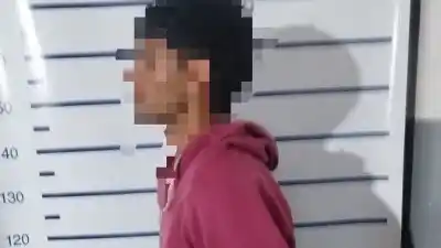 Dos jóvenes la amenazaron con un arma en su casa: la actitud de uno de ellos sorprendió a la policía