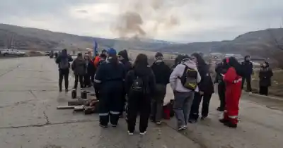 Cortes de ruta en Río Turbio: el salario más bajo hoy es de $700.000 y piden que pase a $2 millones