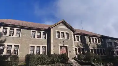 Grietas en una escuela de Bariloche: familias cortarán la calle y no mandarán a sus hijos