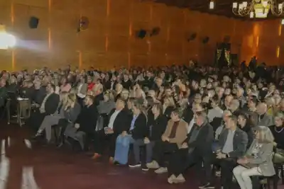 El emotivo homenaje que encendió la llama del centenario en Alem