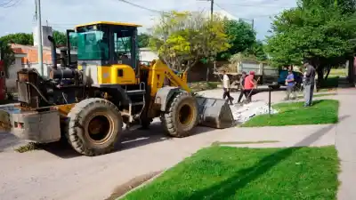 Operativo municipal en Barrio Constitución: Vecinos reciben mejoras en calles y alumbrado