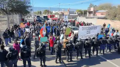 Un docente fue imputado por una protesta: sus compañeros piden que la causa se archive