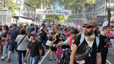 Buenos Aires se moviliza en un 24 de marzo cargado de memoria y polémicas cruzadas