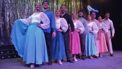 Danza con causa: el grupo que baila para rendir su examen final