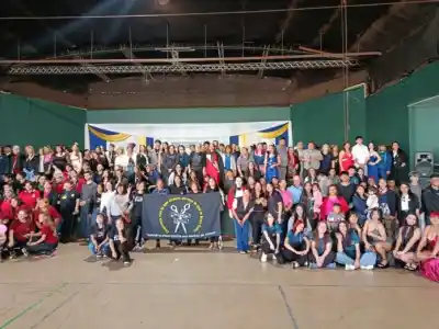 El oficio que une a más de 600 personas en Apóstoles: qué pasó en el encuentro de barberos y peluqueros