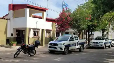 Un policía terminó herido tras ser atacado a piedrazos en Metán