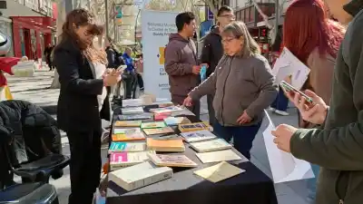 En menos de una hora se llevaron más de 2.000 libros: la suelta que superó todas las expectativas