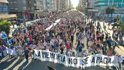 Mar del Plata se moviliza: La masiva marcha por los 50 años del golpe que resonó en las calles