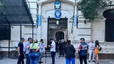 Por riesgo de derrumbe, la comisaría segunda se muda al Predio Ferial