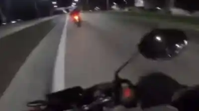 Acceso Sudeste: el violento robo de una moto a 100 km/h que quedó grabado en primera persona