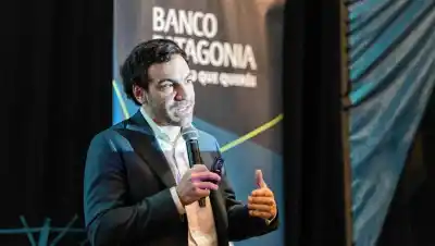 El economista Santiago Bulat visitó Roca y anticipó un dato clave sobre el dólar