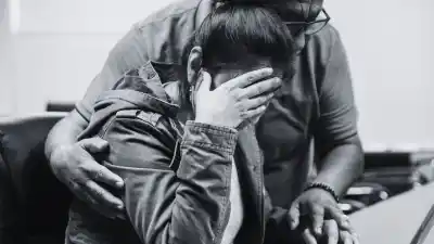 Un profesor la interceptó cuando pedía salir del aula y le hizo una propuesta: la denuncia del padre