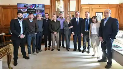 La mesa política suma a dos ministros clave y define una visita estratégica
