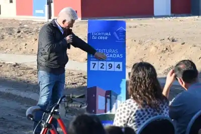 Esperaron años este momento: la emoción de las familias de La Punta al recibir sus escrituras