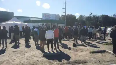 Despidieron a 700 familias y ahora la olla popular no da abasto: la cifra que preocupa