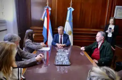 El senador Bahl recibió a los dueños de cabañas de Colón y apuntó contra el municipio por la oblea