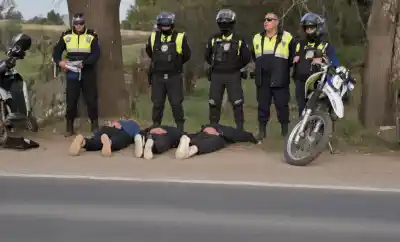 Intentaron robar una camioneta y terminaron detenidos en la ruta 157: el video de la secuencia