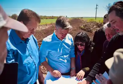 Obras clave contra El Niño: Zdero supervisó la limpieza de un canal que esperaban los productores