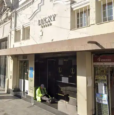 Trabajadores de Lucky quedaron en la calle y esperan que una empresa compre la cadena
