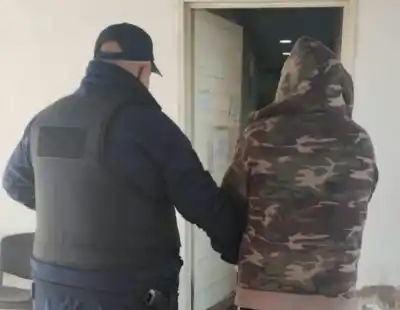 Un hombre de 68 años amenazó a su ex con un cuchillo: lo que encontraron los policías al ingresar