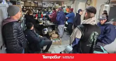 Trabajadores de mantenimiento escolar se plantan ante un cambio que los deja en la incertidumbre