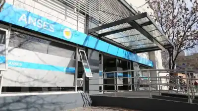 ANSES: El cronograma de pagos que se reactiva este miércoles y los montos que pocos conocen
