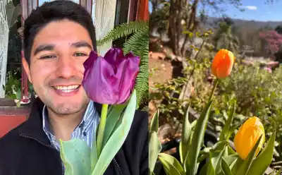 El jujeño que desafió el clima y logró cultivar casi 100 tulipanes