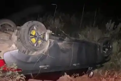 Vuelco fatal en la Ruta 129: murió una mujer y dos personas terminaron heridas