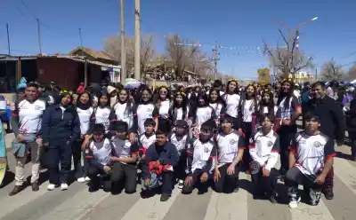 La única escuela de Abra Pampa que tendrá carroza en la FNE 2026 y viaja a contrarreloj
