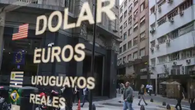 El dólar se desploma en 2026: la sorprendente tendencia que desafía al mundo y preocupa a los analistas