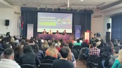 Capacitaron a docentes de Posadas para frenar las apuestas online en adolescentes: la advertencia de un especialista