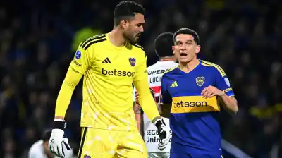 Dolor en Boca: el arquero viajó de urgencia a Colombia y su lugar en el próximo partido está en duda