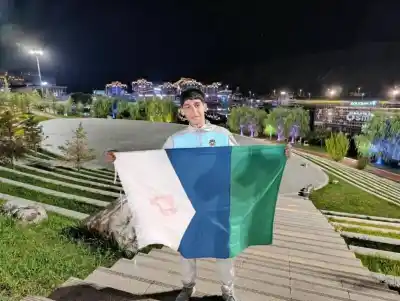 Llevó la bandera de Esquina a China: la experiencia mundial de Tiziano Mendoza