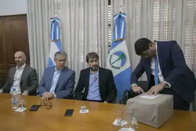 El plan de Figueroa para que la energía no frene el boom de los Lagos del Sur