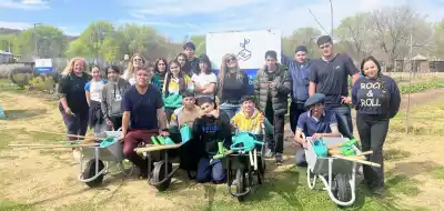 Huertas escolares: cuatro establecimientos recibieron kits completos para sembrar