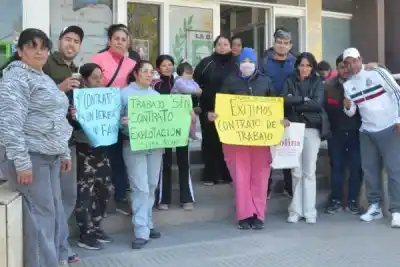 Reclamo en La Banda: lo que les respondió el funcionario a los empleados que esperaban un pase a contrato