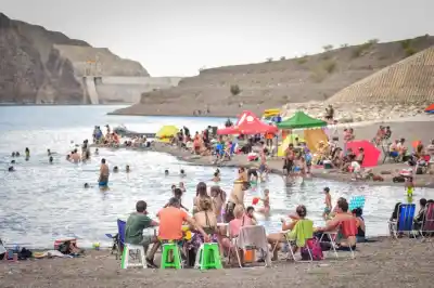 La crecida del dique Punta Negra que hará desaparecer la playa