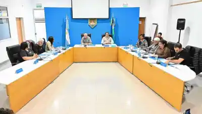 Aprobaron obras de asfalto por $3.000 millones en Roca, pero el financiamiento encendió la polémica