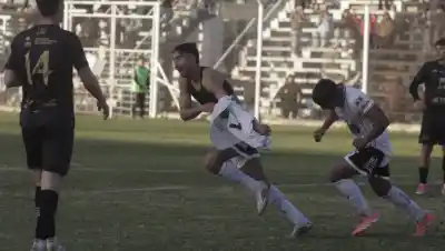 El golazo que paralizó Bahía Blanca: Almirón y la jugada que no se ve todos los días