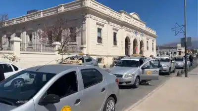 El reclamo que volvió a paralizar el centro de Catamarca: qué piden los choferes