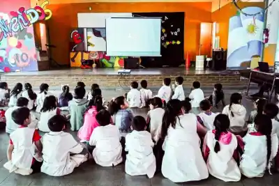 Celebran los 28 años del Cine Móvil con una función especial en un barrio de Neuquén