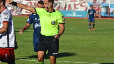 El árbitro que ya dirigió al Verdinegro y generó polémica, designado para el duelo clave