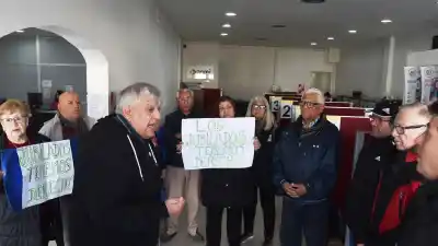 Jubilados de Caleta Olivia vuelven al PAMI y amenazan con un amparo colectivo